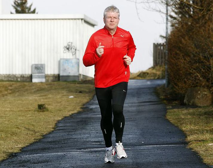 Útgáfustjórinn Eiður Arnarsson hleypur í Elliðaárdalnum fjórum til fimm sinnum í viku. fréttablaðið/stefán
