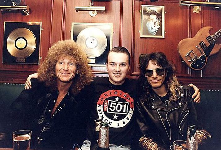 Siggi Hlö með tveimur meðlimum Whitesnake á veitingastaðnum Hard Rock Café árið 1990.