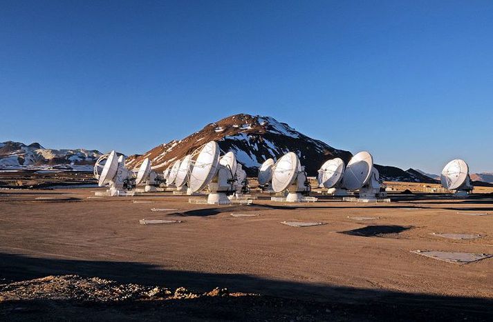 Alma tekur á sig mynd 66 loftnet mynda einn risasjónauka.
Mynd/ALMA (ESO/NAOJ/NRAO)/W. Garnier (ALMA)