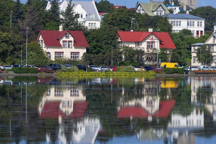 Til Reykjavíkur komust ferðamennirnir ekki fyrr en eftir illan leik.