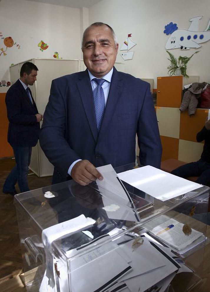 Boyko Borisov greiðir atkvæði í búlgörsku kosningunum í gær. 