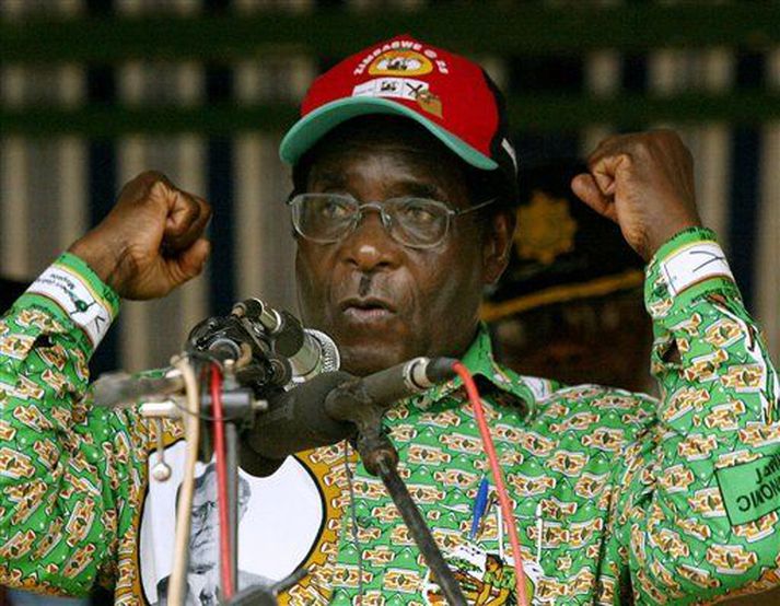 Róbert Mugabe sór embættiseið í dag. Mynd/ AP.
