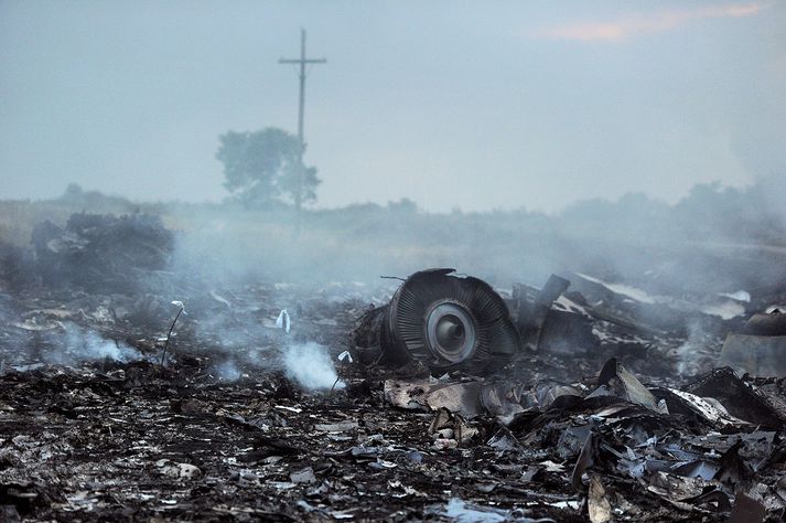 Alls fórust 298 manns með flugferð MH17 fyrir tæpu ári síðan.