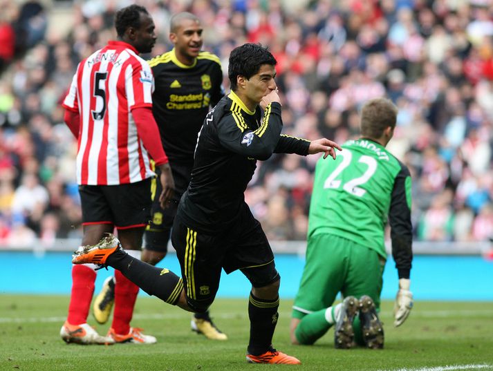 Luis Suarez fagnar hér marki sínu á móti Sunderland á dögunum.