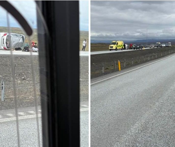 Ökumaður og farþegi sluppu með minniháttar áverka úr veltunni.