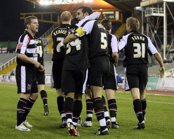 Leikmenn Darlington fagna marki.