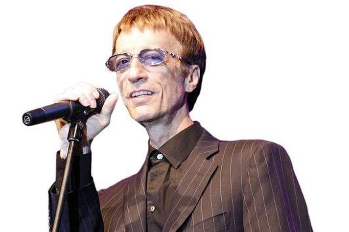 Robin Gibb veiktist skyndilega í síðustu viku og var fluttur í skyndi á sjúkrahús. Tónleikahaldarinn Ísleifur B. Þórhallsson hefur hins vegar verið fullvissaður um að Gibb verði búinn að ná heilsu fyrir jólatónleika Björgvins Halldórssonar þar sem Gibb og Paul Potts verða meðal gesta.