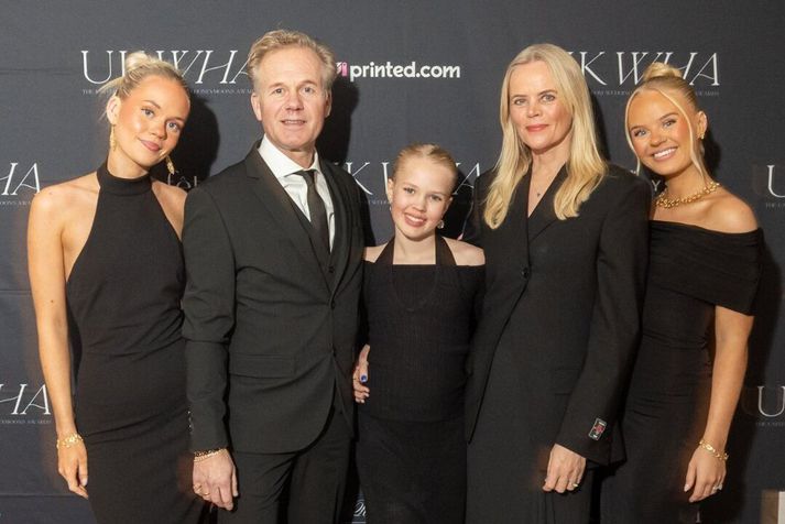 Aurum fjölskyldan lukkuleg í London. Karlotta Kara Karlsdóttir, Karl Jóhann Jóhannsson, Ingibjörg Æsa, Guðbjörg Kr Ingvarsdóttir og Ásgerður Diljá Karlsdóttir.