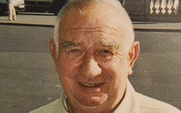 Hinn látni, Anthony Brown.