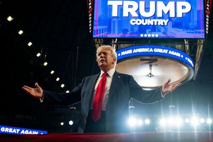 Trump virðist ekkert æstur í að mæta Harris í kappræðum.