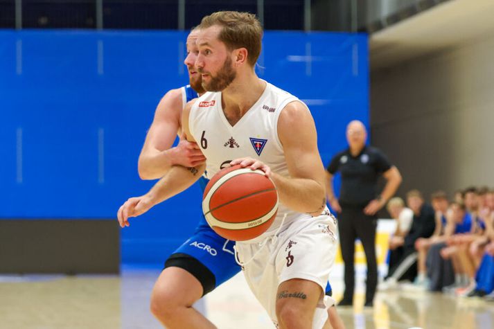 Stólarnir þurfa að bíða í einn dag eftir því að fá að mæta Álftanesi.