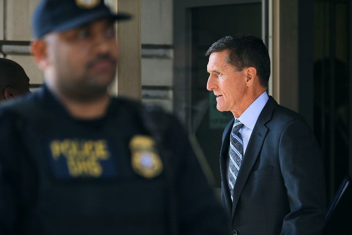 Flynn gæti átt yfir höfði sér fimm ára fangelsi fyrir að ljúga að FBI. Talið er að Mueller hafi upplýsingar um fleiri brot og því hafi Flynn kosið að gera samning um samstarf við rannsakendur.