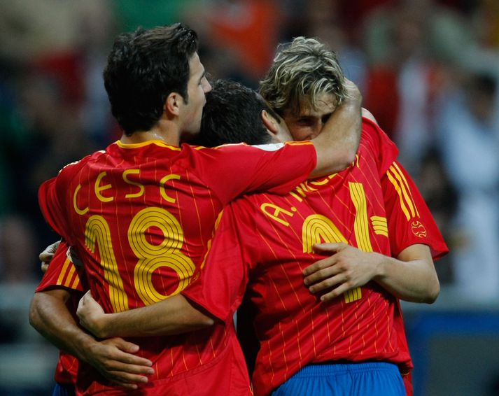 Spænska landsliðið fagnar.