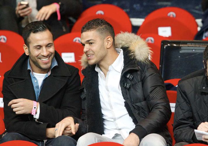 Ben Arfa skellti sér á leik hjá PSG um daginn og skemmti sér vel eins og sjá má.