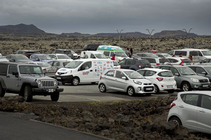 Ófáir bílaleigubílar voru við Bláa lónið í gær. Flest deilumálin sem rata inn á borð ECC eru vegna erlendra ferðamanna sem lent hefur saman við bílaleigur eða flugfélög á Íslandi.