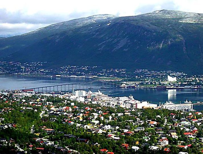 Frá Noregi. 67 ára gamall maður hefur gert samning við konu frá Asíu, sem býr í Noregi, um að borga átta milljónir króna fyrir að fá að kvænast sautján ára dóttur hennar.