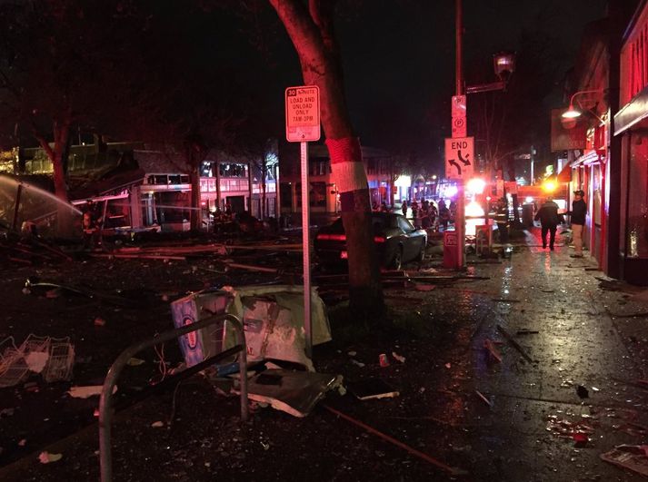 Fleiri tugir slökkviliðsmanna tóku þátt í slökkvistarfinu.