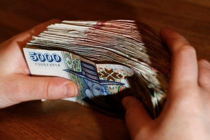 Ríkissjóður er í ábyrgðum fyrir lífeyrisréttindi, en tugmilljarða halli er á sjóðunum, miðað við framtíðarskuldbindingar, eins og staða mála er nú.