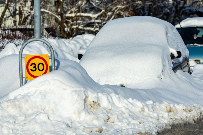 Ryðja þarf um 1200 kílómetra.