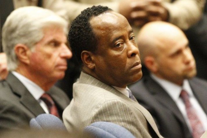 Conrad Murray var fundinn sekur um að bera ábyrgð á andláti Jackson.
