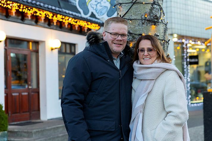 Valdimar ásamt konu sinni Sigurborgu Geirdal í hjarta Hafnarfjarðar. Hann segist hlakka til flokksþing Framsóknar um helgina.