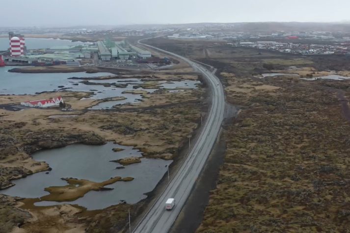 Frá Reykjanesbraut við Straumsvík. Framundan er að tvöfalda vegarkaflann milli Hvassahrauns og Krýsuvíkurgatnamóta í Hafnarfirði.