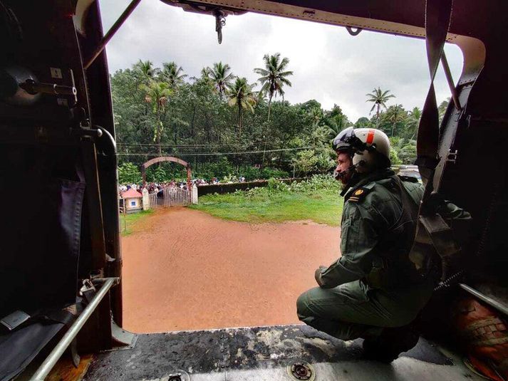 Indverski herinn sinnir björgunarstarfi í Kerala.