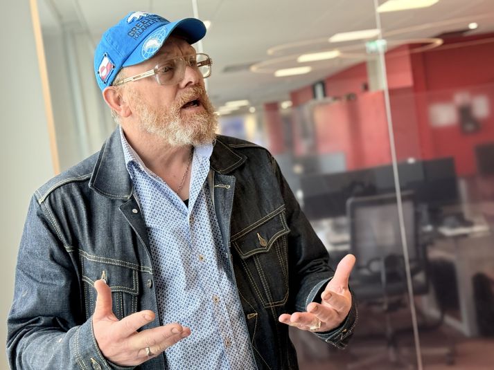 Margir í athugasemdakerfum samfélagsmiðla vönduðu Jóni Gnarr, þingmanni Viðreisnar, ekki kveðjurnar eftir að hann mætti í opnunarhóf menningarhúss gyðinga á Íslandi.