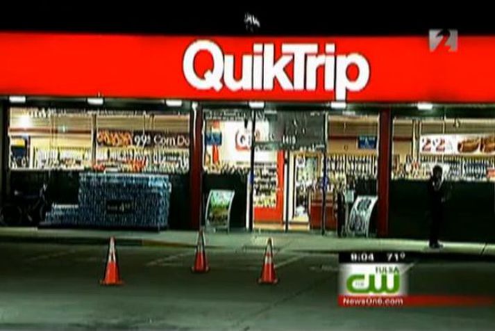 Árásin átti sér stað fyrir utan QuickTrip verslun í bænum Tulsa í Bandaríkjunum.