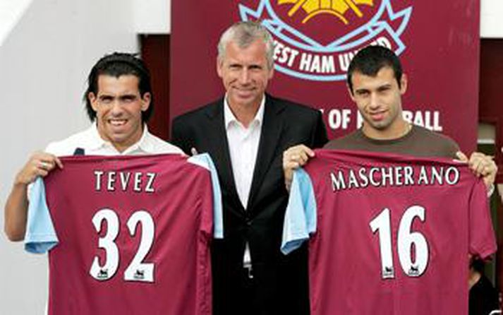 Alan Pardew með Tevez og Mascherano í haust.