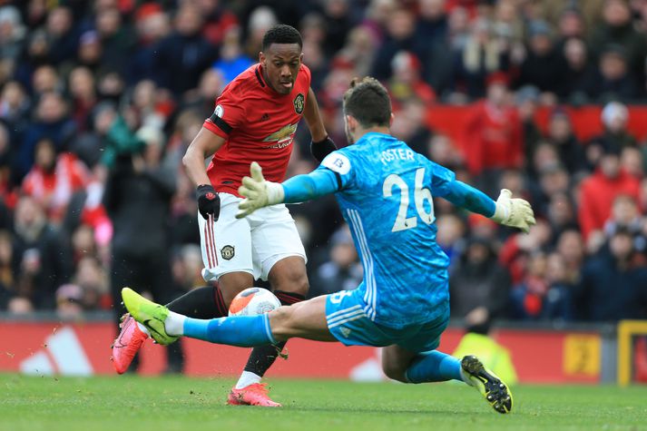 Foster ver frá Anthony Martial í leik gegn Manchester United.