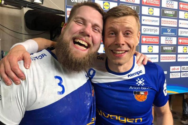 Guðjón Valur Sigurðsson og Kári Kristján Kristjánsson kátir í leikslok. Guðjón Valur var mjög flottur í leiknum í dag.