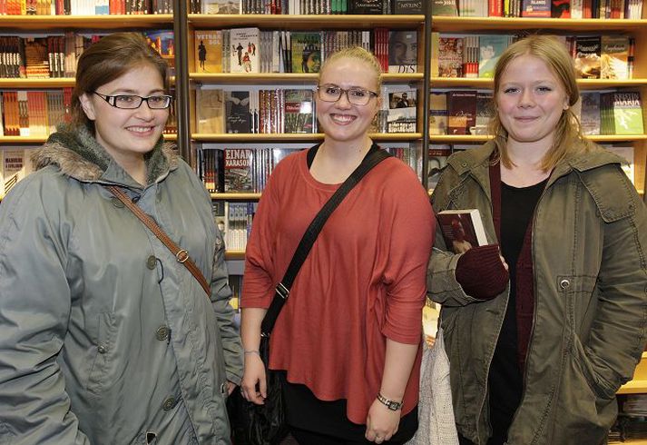Brosmildar Þær Gréta Sigríður Einarsdóttir, Þorbjörg Matthíasdóttir og Sunna Guðný Högnadóttir tryggðu sér eintak af bókinni.