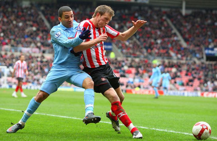 Úr leiknum í dag. Danny Collins og Aaron Lennon takast á.