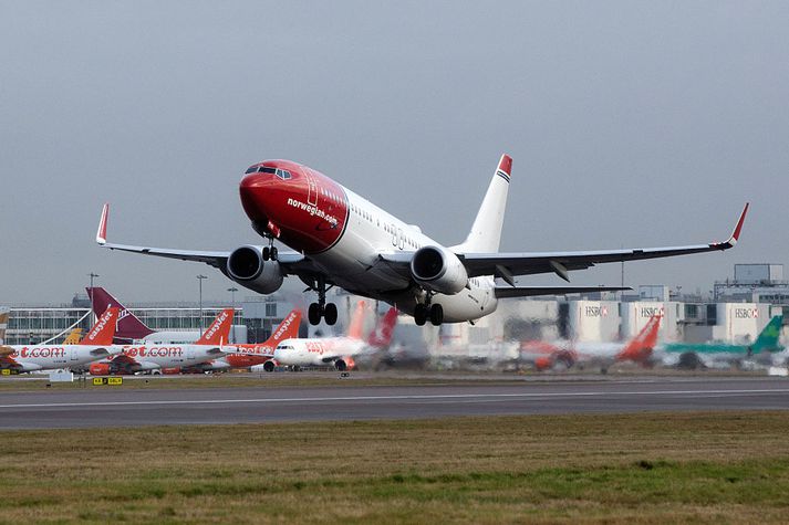 Að sögn íslensks farþega um borð í vél Norwegian Air voru sex til sjö Íslendingar í vélinni til viðbótar.