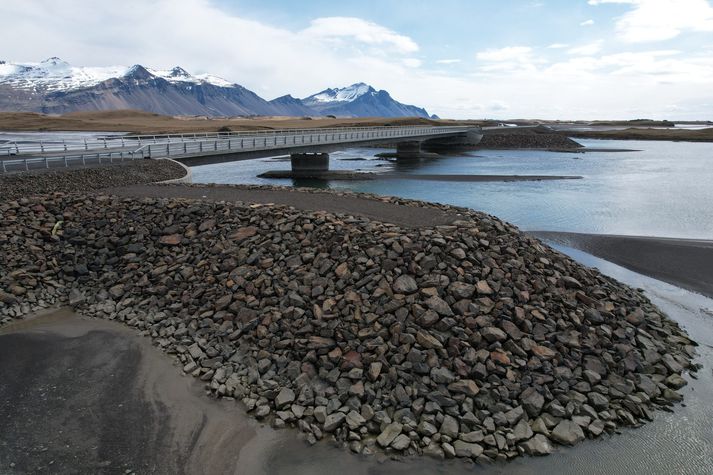 Vegurinn var opnaður í júní en gjaldtakan hefst á morgun. 