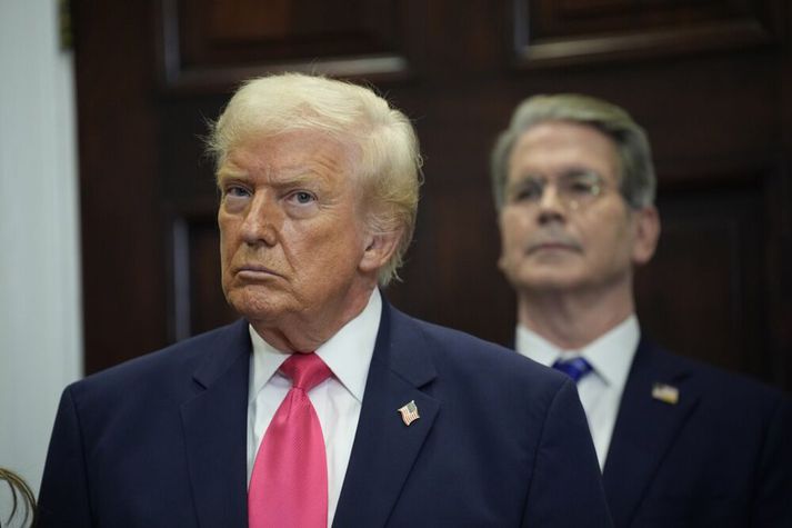 Donald Trump og Scott Bessent. Undirskriftir þeirra eiga að prýða bandaríska seðla.