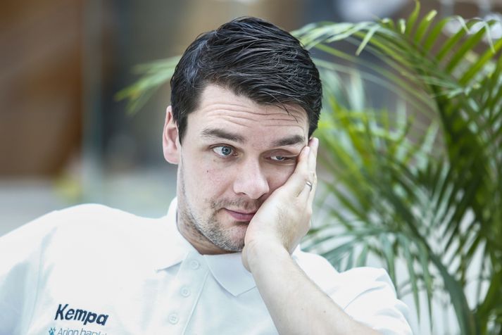 Arnór á hóteli íslenska liðsins í Doha í gær.