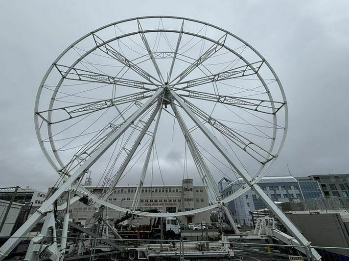 24 vagnar eru í parísarhjólinu.