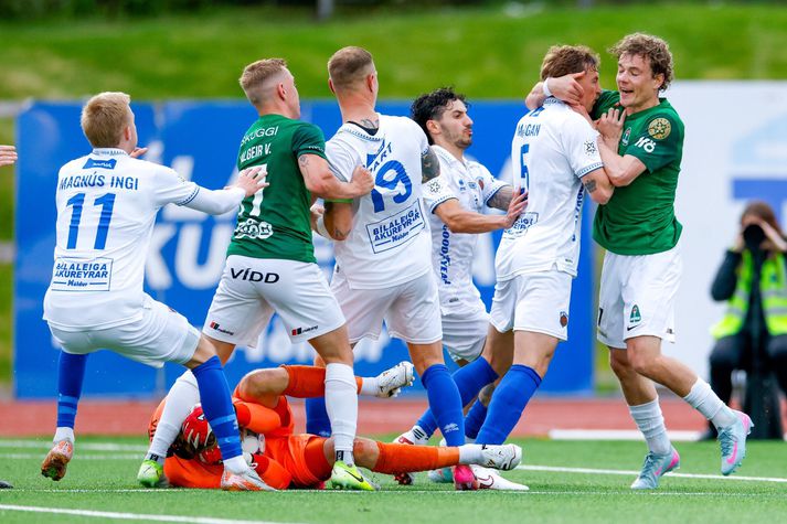 Höskuldur Gunnlaugsson og Kyle McLagan fengu báðir rautt spjald en Höskuldur fær lengra bann.