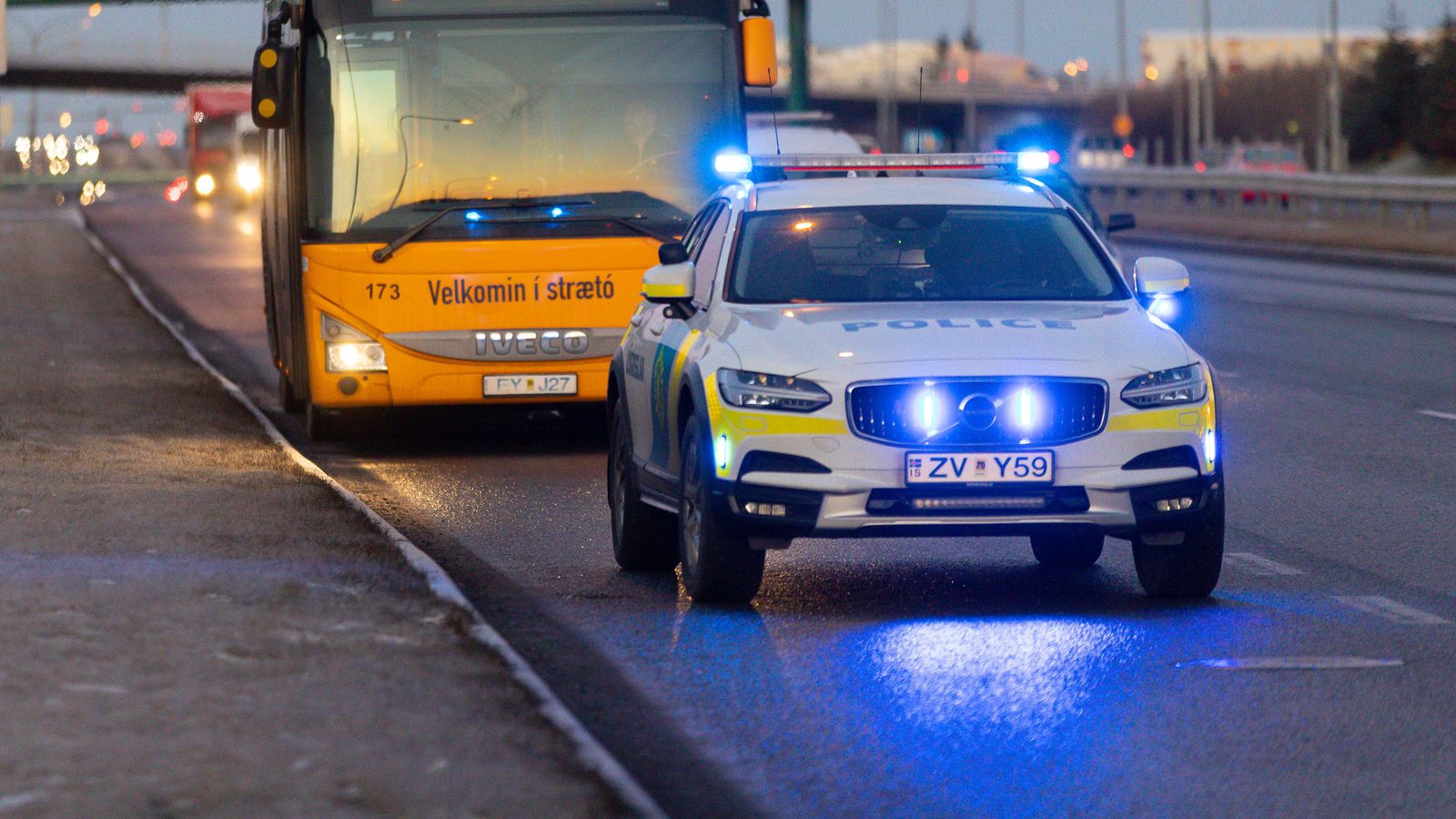 Inn­brot í kirkju og slags­mál í strætis­vagni