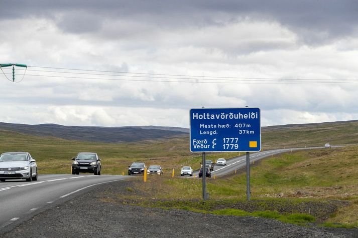Heiðinni var lokað í nokkrar klukkustundir vegna umferðarslyss.