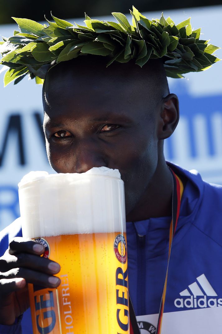 Wilson Kipsang við verðlaunaafhendinguna