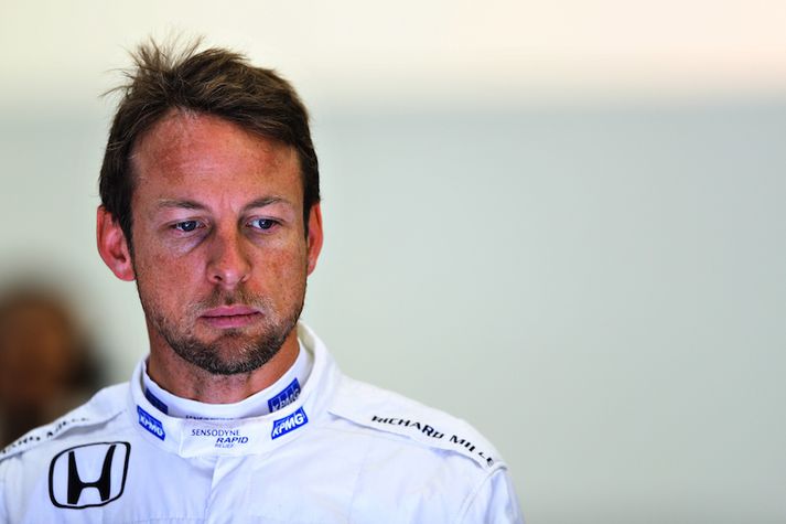 Jenson Button eftir að hafa þurft að hætta keppni í Bahrein.