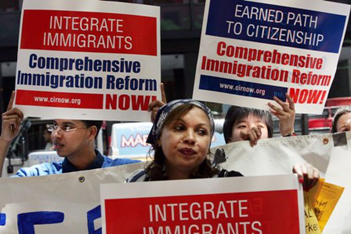 Fumvarpið vakti hörð mótmæli jafnt hjá vinstri- sem hægrimönnum.