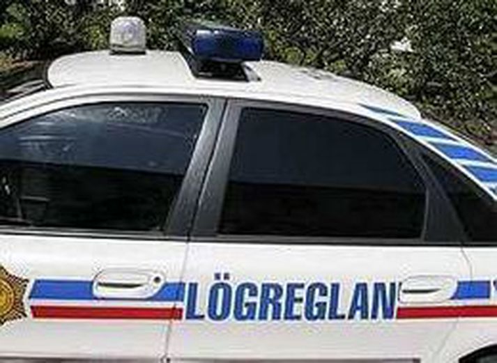 Lögreglan varar við erfiðum aðstæðum á Reykjanesbraut.
