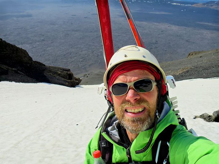 Tómas var einn á ferð þegar hann fór upp Herðubreið og því engin önnur leið en að taka eina góða "selfie“ á toppnum.