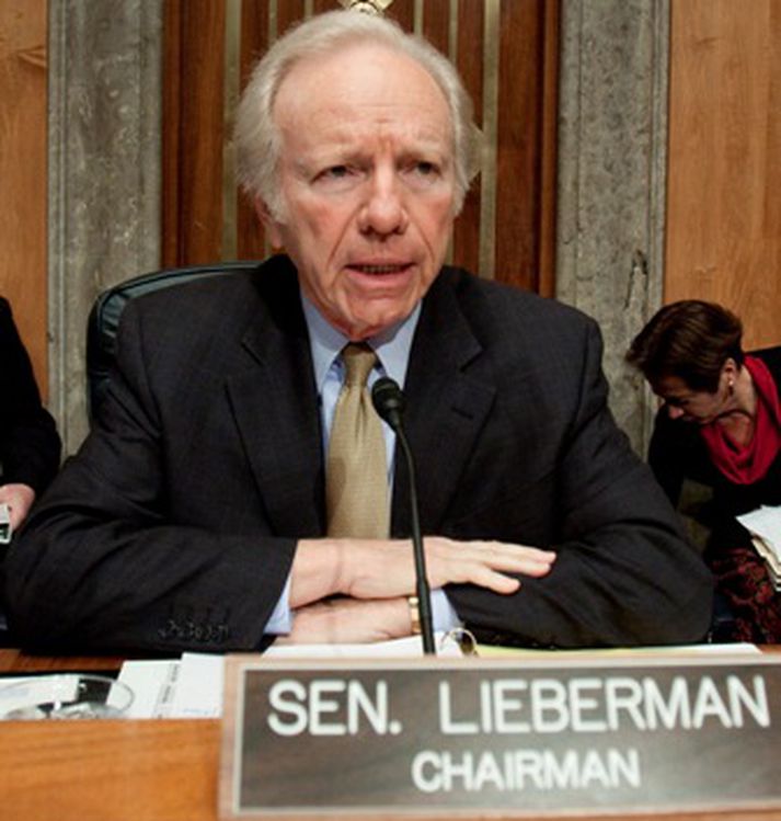 Joseph Lieberman er fyrsti gyðingurinn til að vera í framboði fyrir demókrata eða repúblíkana í forsetakosningum í Bandaríkjunum. Hann var varaforsetaefni Al Gores í kosningunum árið 2000.