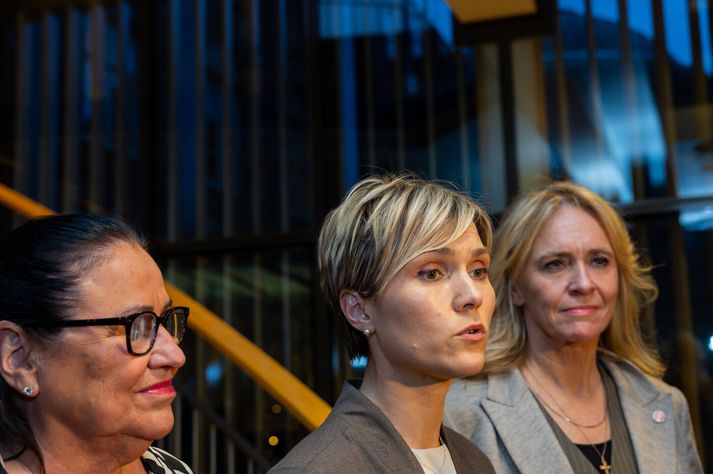 Meirihluti svarenda í nýrri könnun Maskínu segist styðja ríkisstjórnarflokkana þrjá, örlítið hærra hlutfall en kaus þá í nóvember.