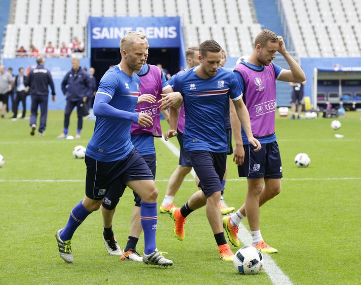 Eiður Smári Guðjohnsen og Gylfi Þór Sigurðsson á æfingu í París í gær.